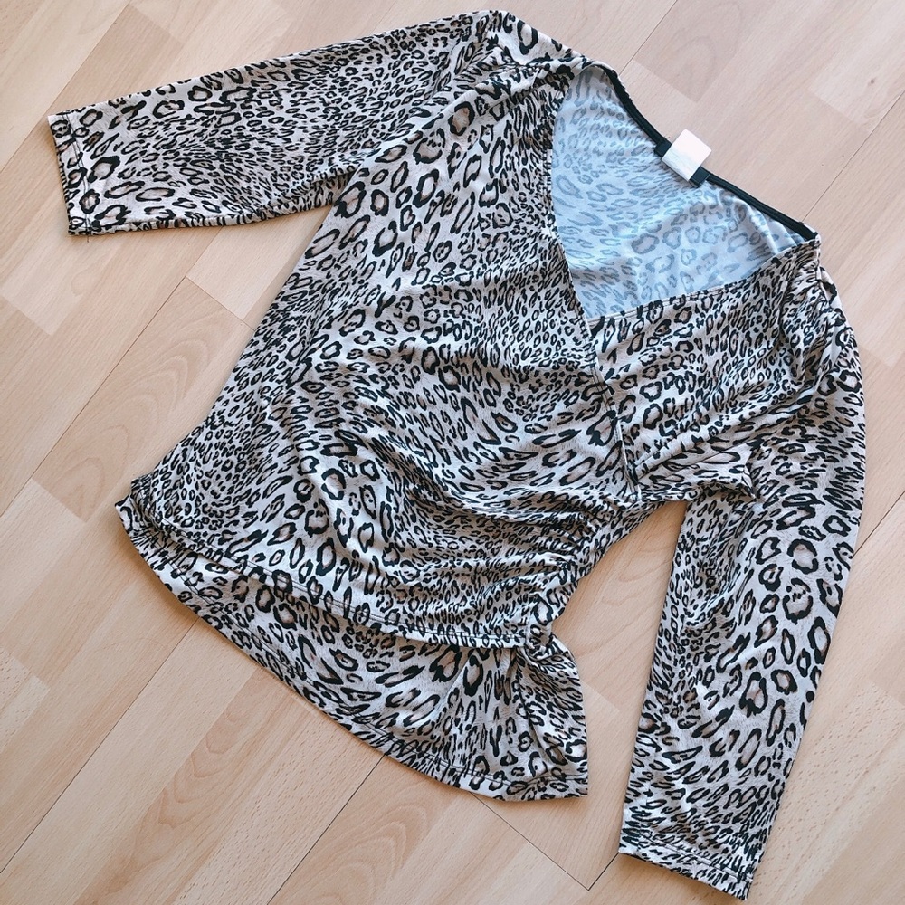 π ISCA Leopard Print Surplice Ruched Top π - Picture 3 of 13